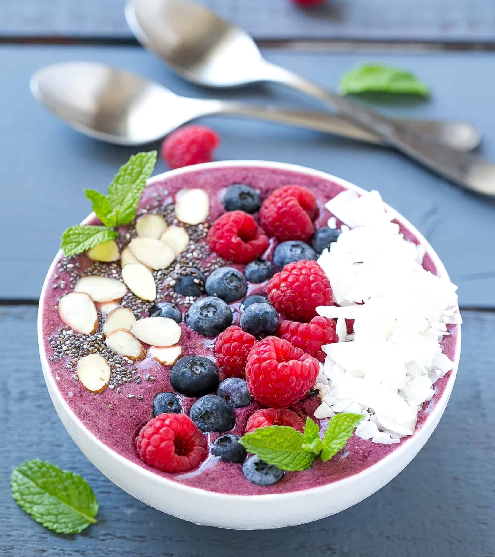 berry coconut Smoothie Bowl